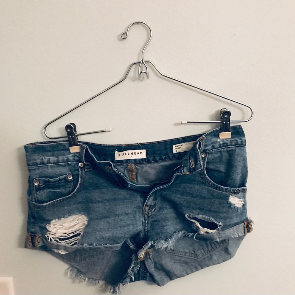 Bullhead PacSun boyfriend short-shorts.